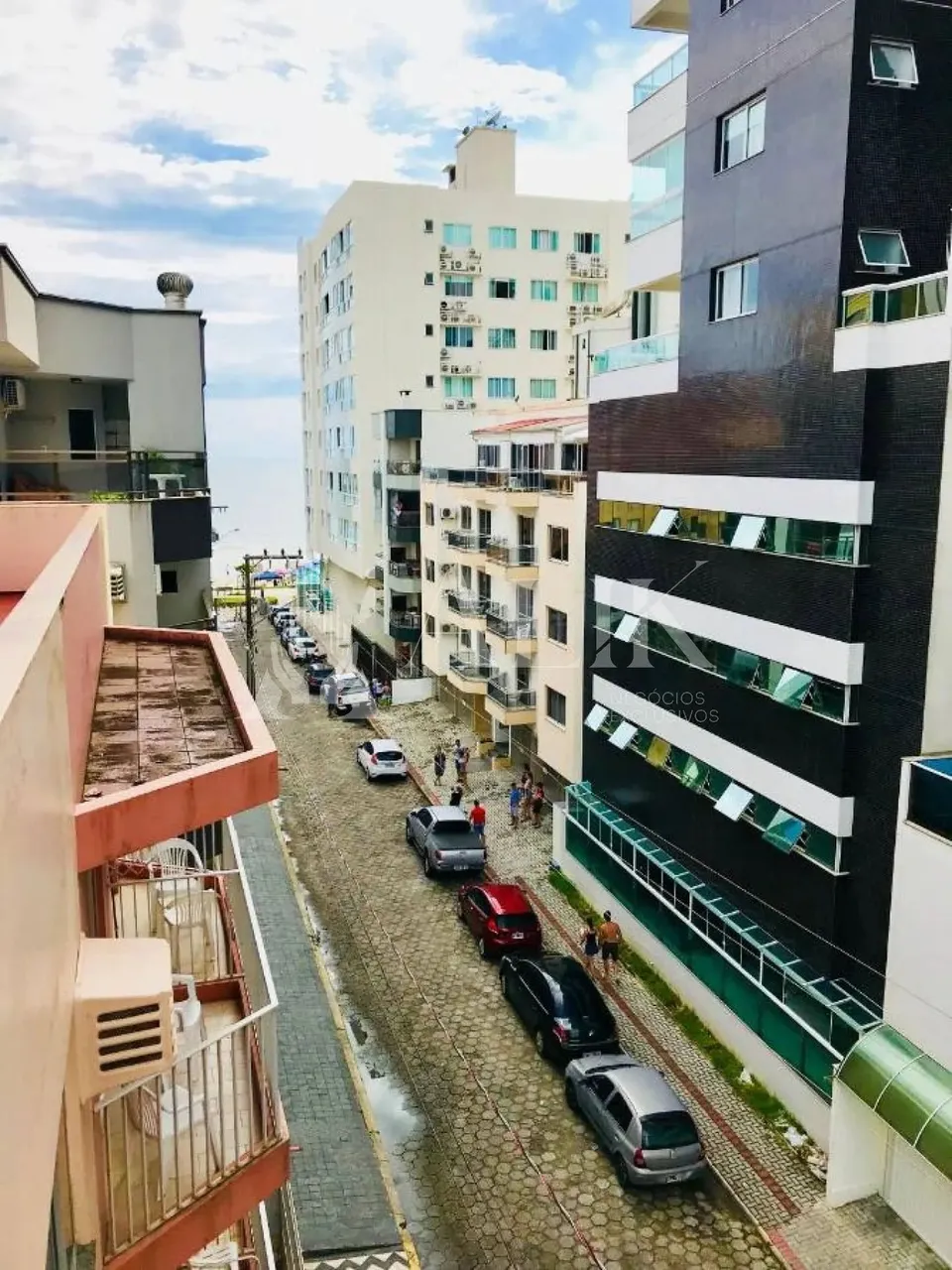 Excelente Apartamento Quadra Mar em Meia Praia 3 suítes ( locação Diária)