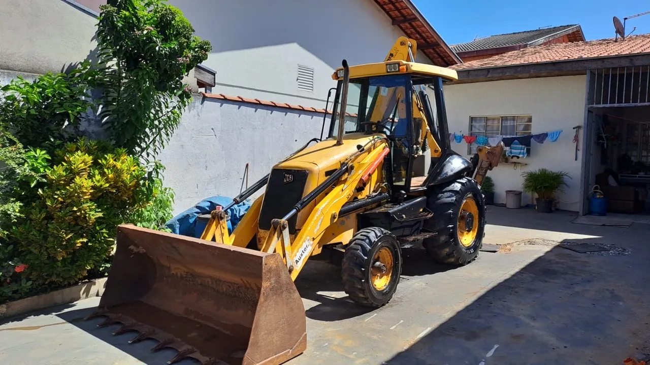 Retroescavadeira JCB 2008 4x2