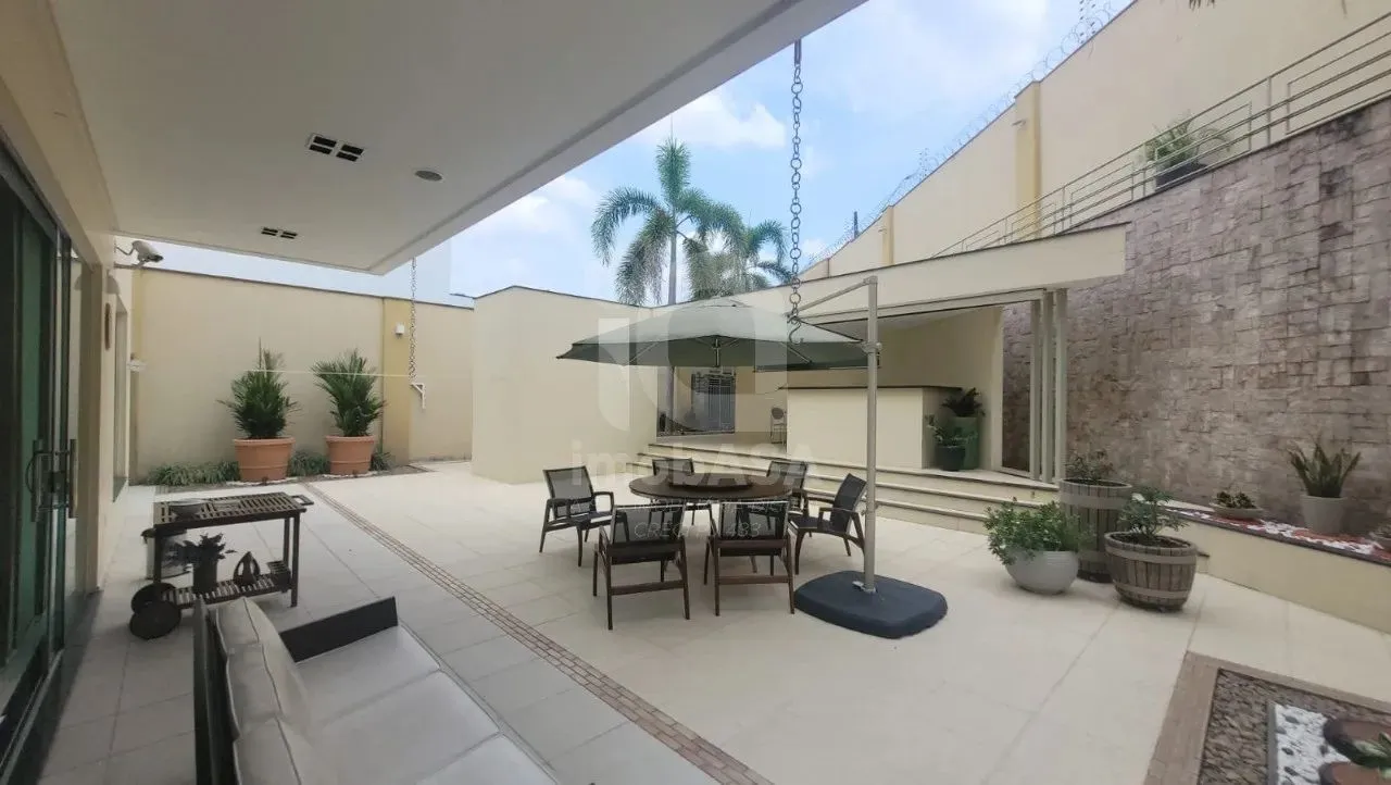 Casa de luxo em condomínio à venda em Manaus-AM, bairro Aleixo: 5 quartos, 5 suítes, 3 sal