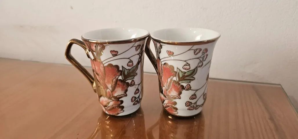 2 xícaras douradas antiguidade