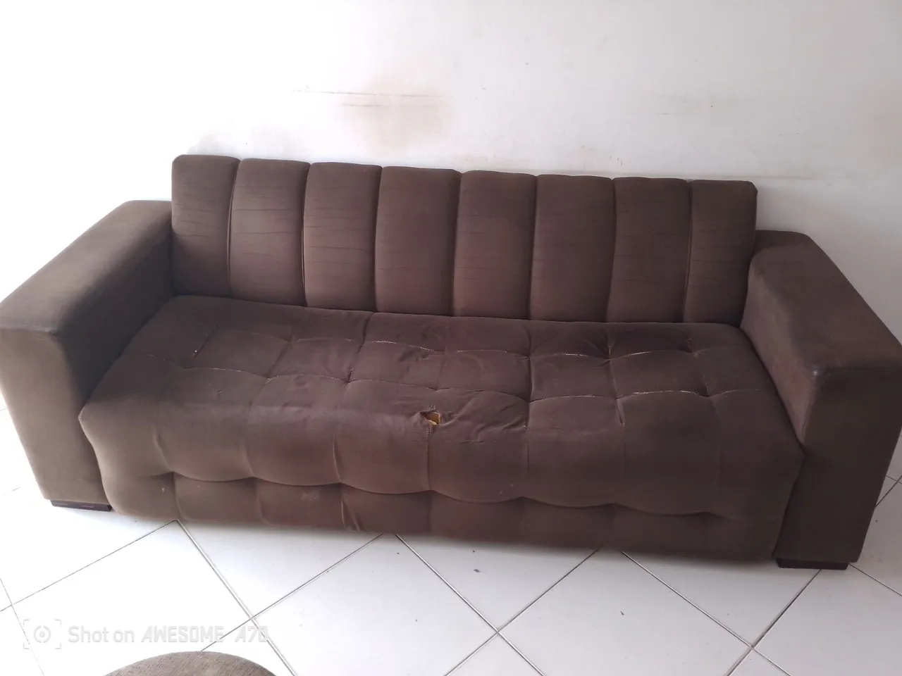 Sofá marrom 3 lugares