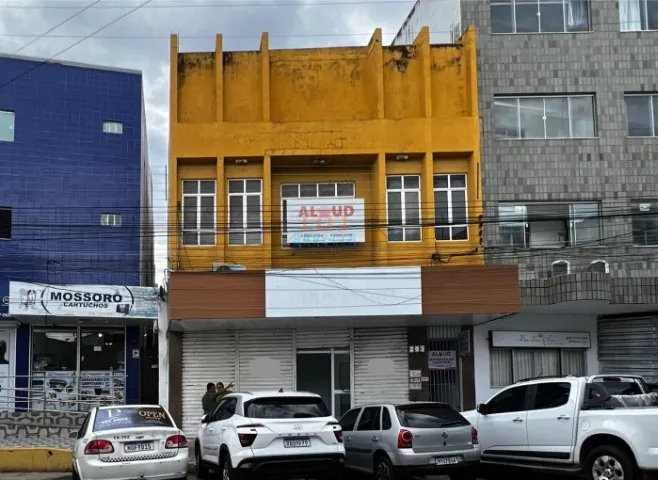 Prédio Comercial com Estrutura para 3 andares para Venda no bairro Centro, localizado na