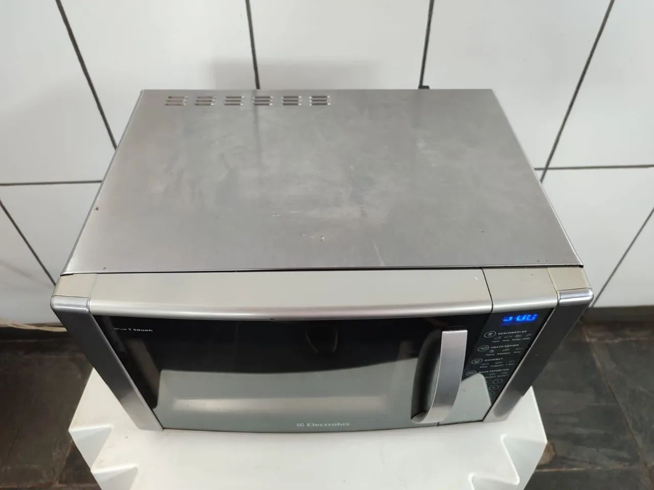 Microondas Electrolux 31 litros, todo de inox, funcionando perfeitamente  - Foto 4