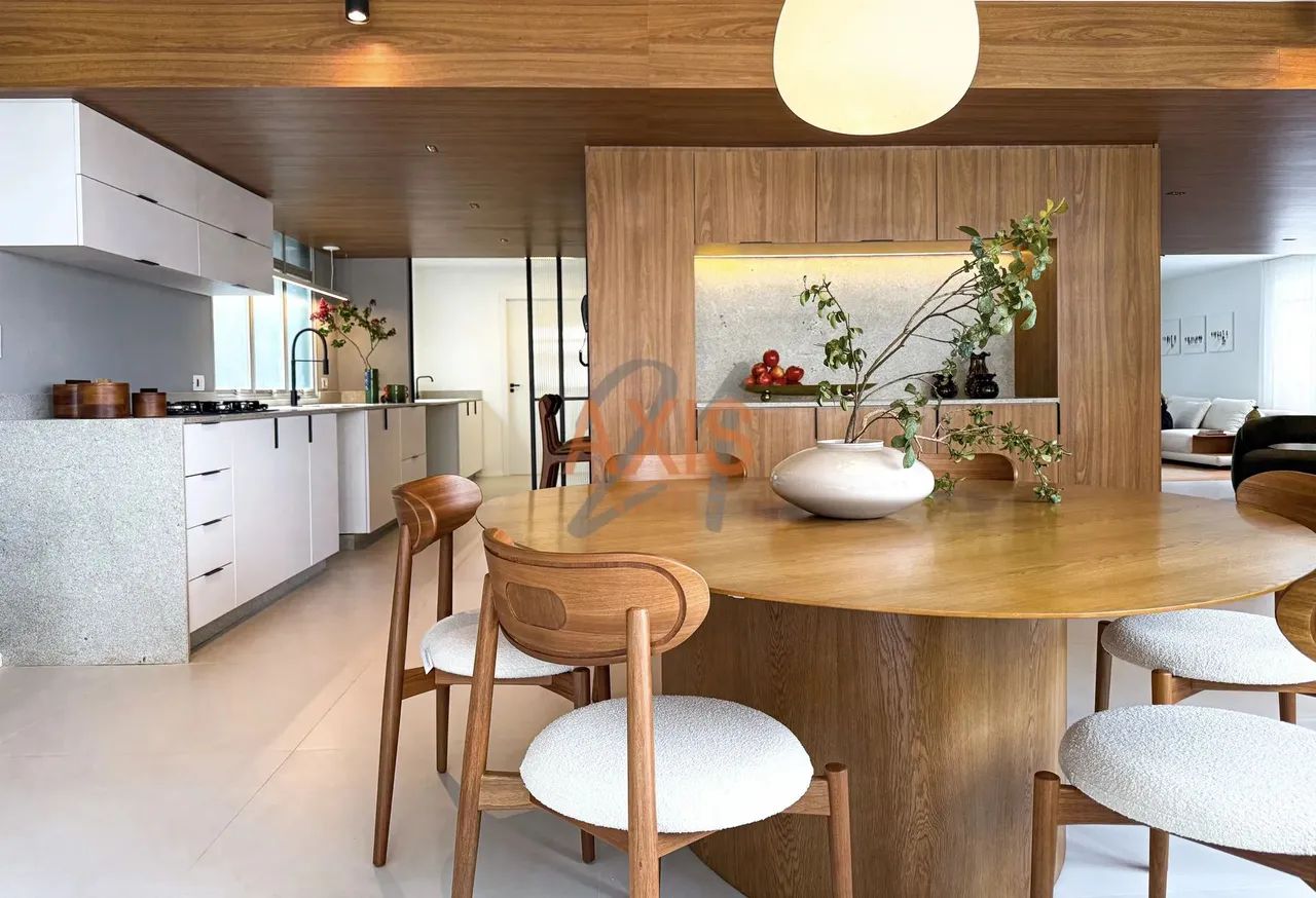 Apartamento com 4 dormitórios à venda com 303m² por R$ 2.094.000,00 no bairro Batel - CURI