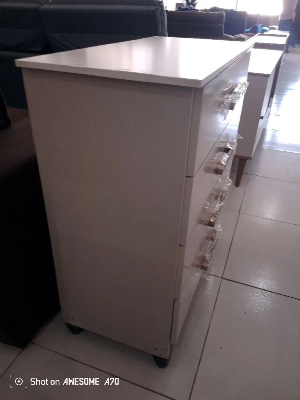 Cômoda 4 gavetas pequena entrega grátis  - Foto 3