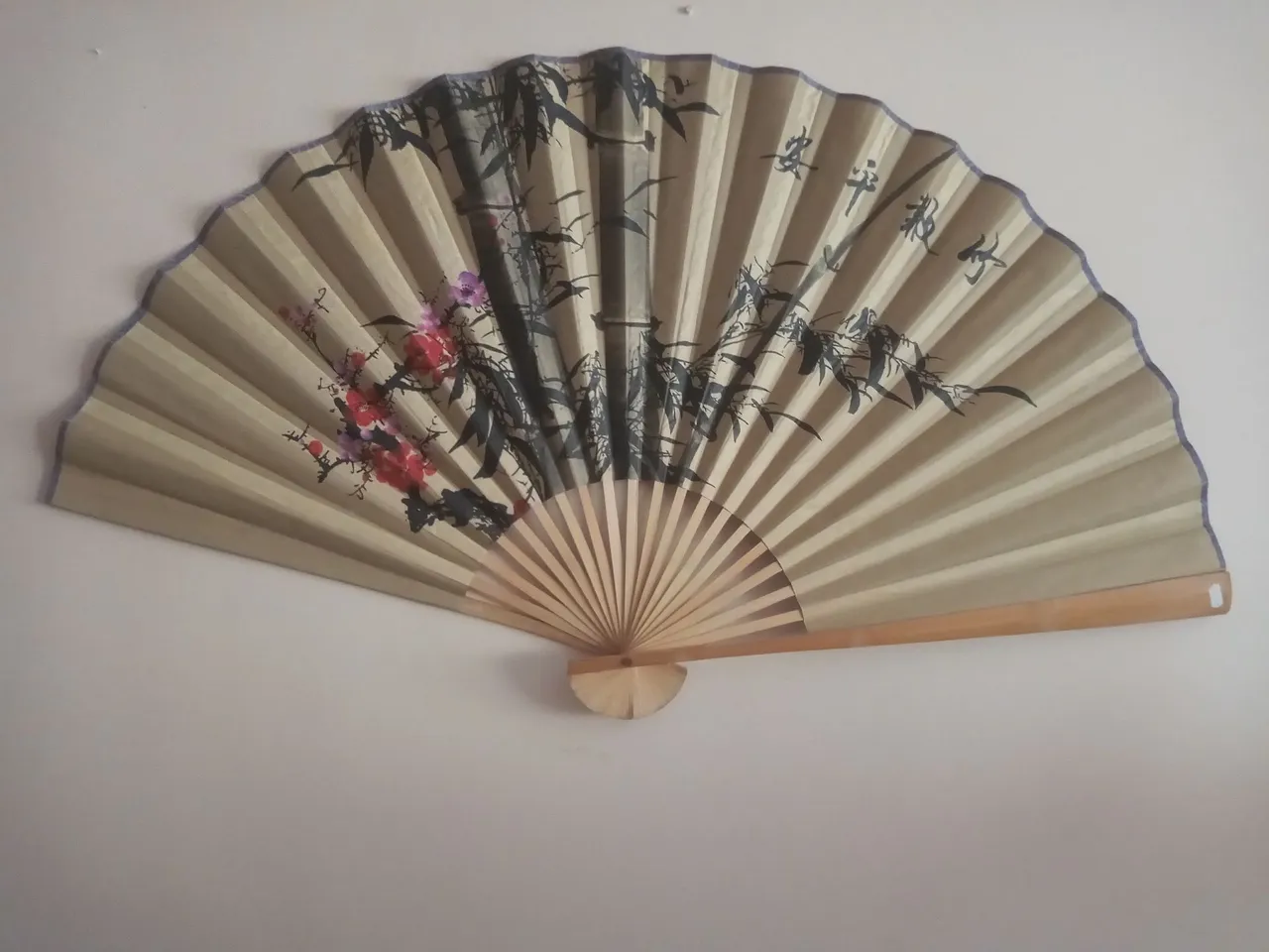 Leque Chinês Decorativo com Pintura Artística