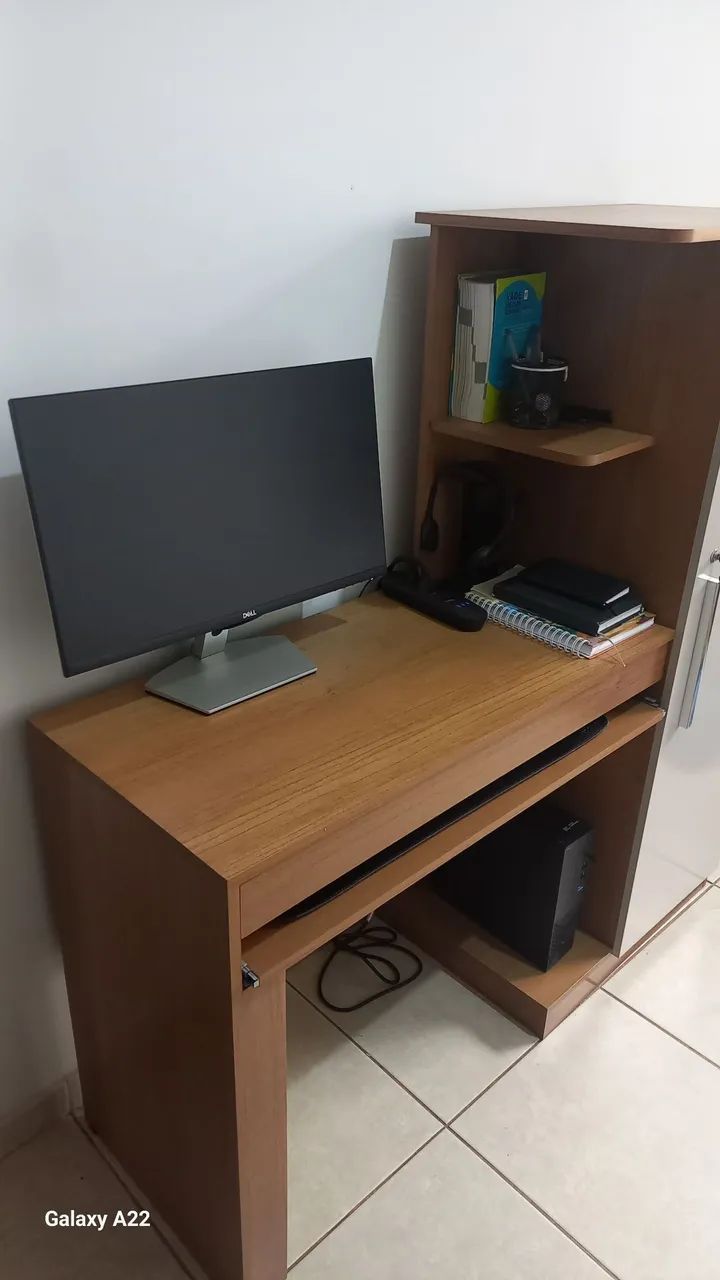 Mesa para computador com armário e gaveta