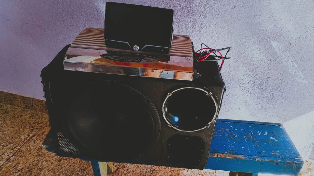 Vendo o kit multimídia mais caixa de som de trio com módulo 1600w com 4 canais