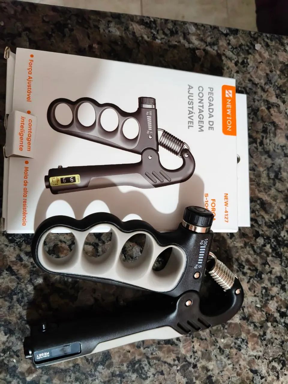 Hand grip