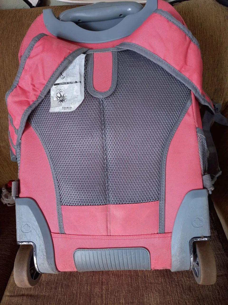 Mochila  de rodinha  cor rosa - Foto 2