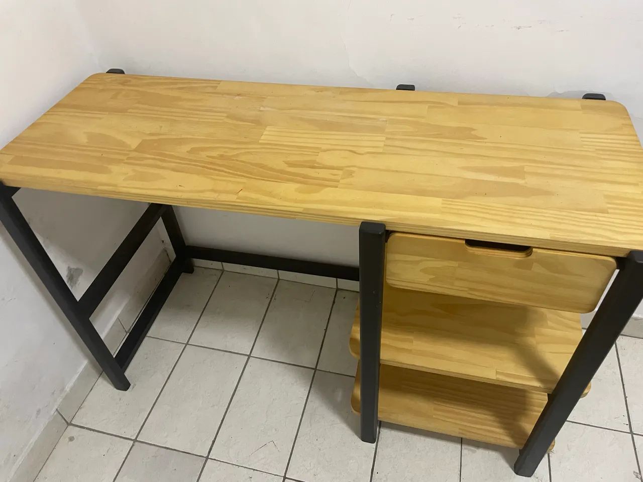 Escrivaninha de Pinus com Gaveta + Prateleiras | Ótimo Estado - Foto 4