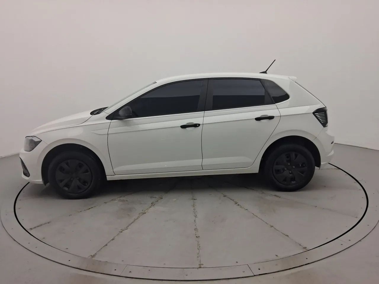 Volkswagen Polo Track 1.0 Flex 12V 5p, foto 2 de 18