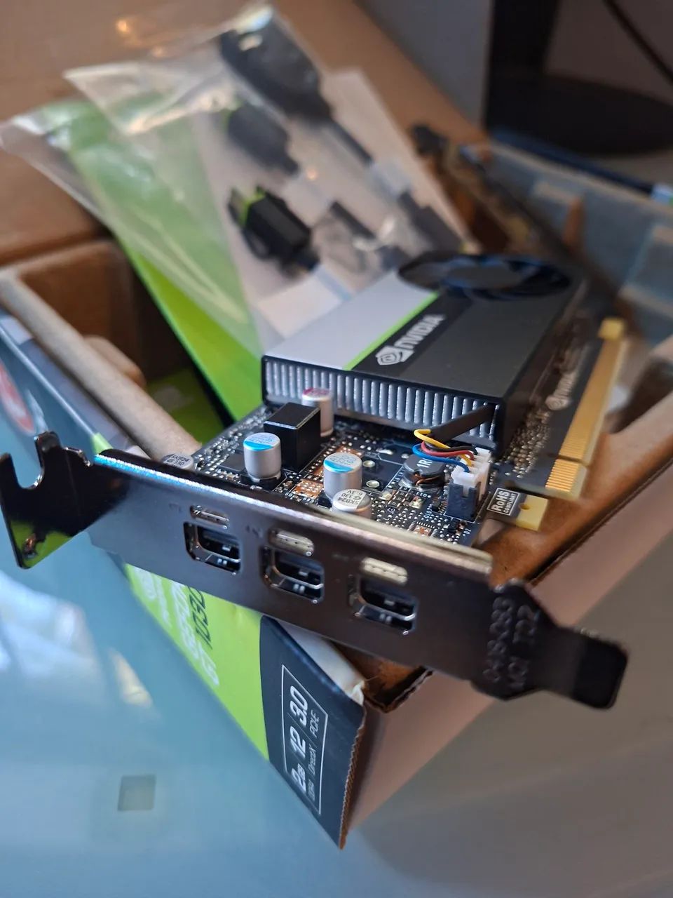 Placa de vídeo Nvidia PNY QUADRO series T400 nova - Foto 2