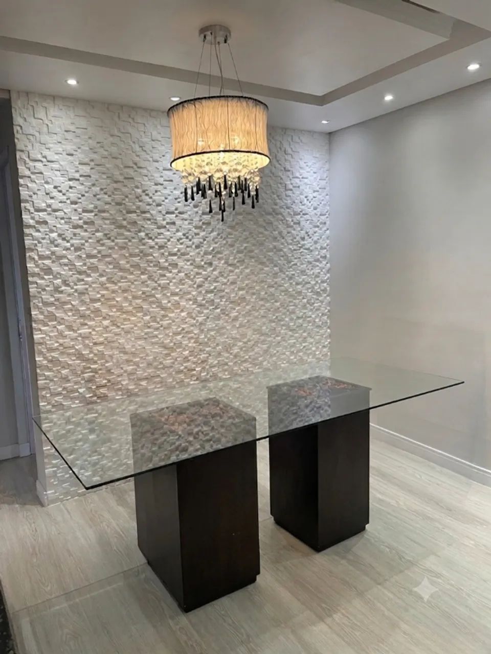 Mesa de jantar quadrada 