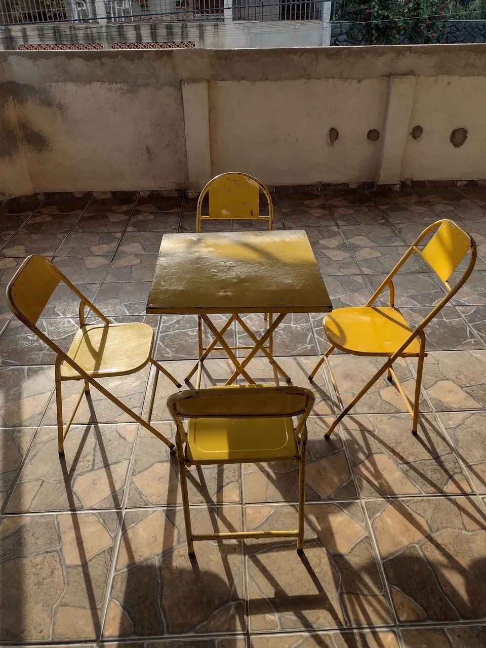 Conjunto de mesa com cadeiras - Foto 2