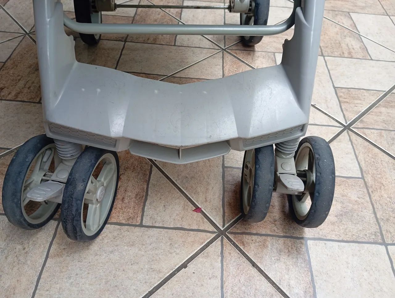 Carrinho de bebê e vira berço  - Foto 2