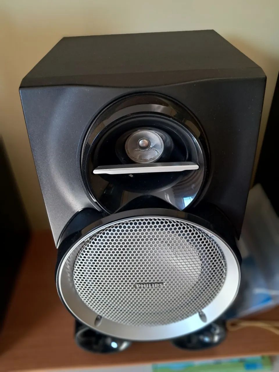Vendo som Philips com defeito 3 caixas Grandes  - Foto 3