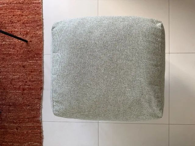 Pufe Asa em sarja verde e aço carbono com pintura eletrostática fosca 64x56cm - Foto 4