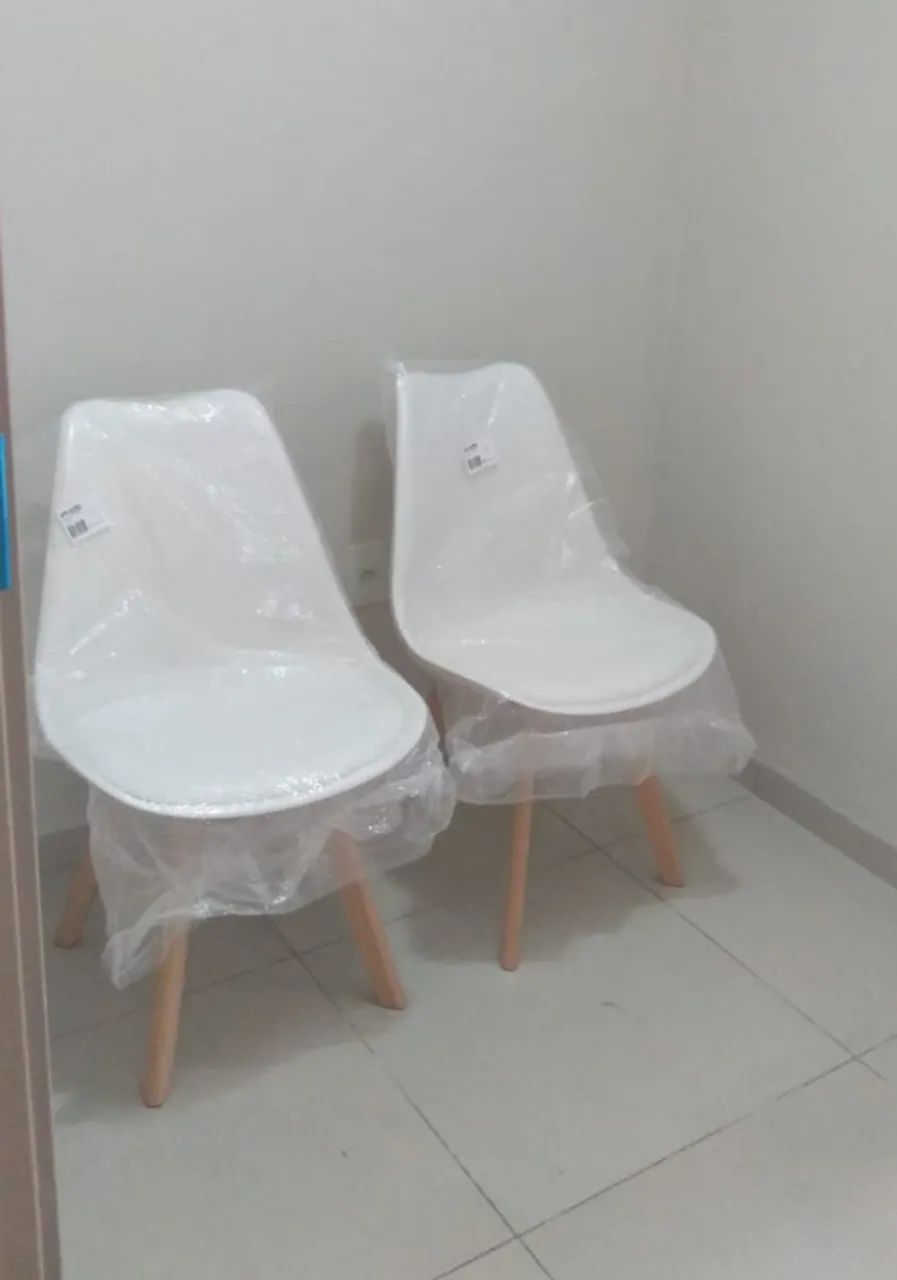 Cadeira de espera e mesas - Foto 2