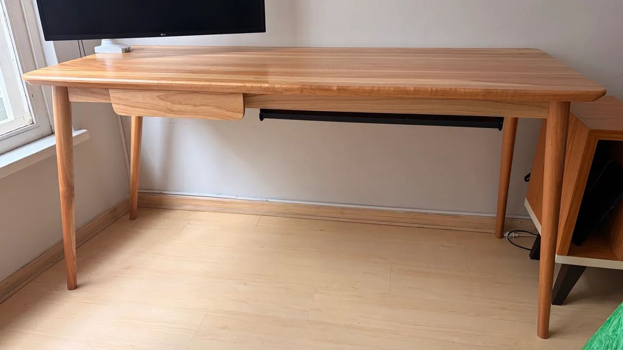 Mesa tok&stok de madeira maciça