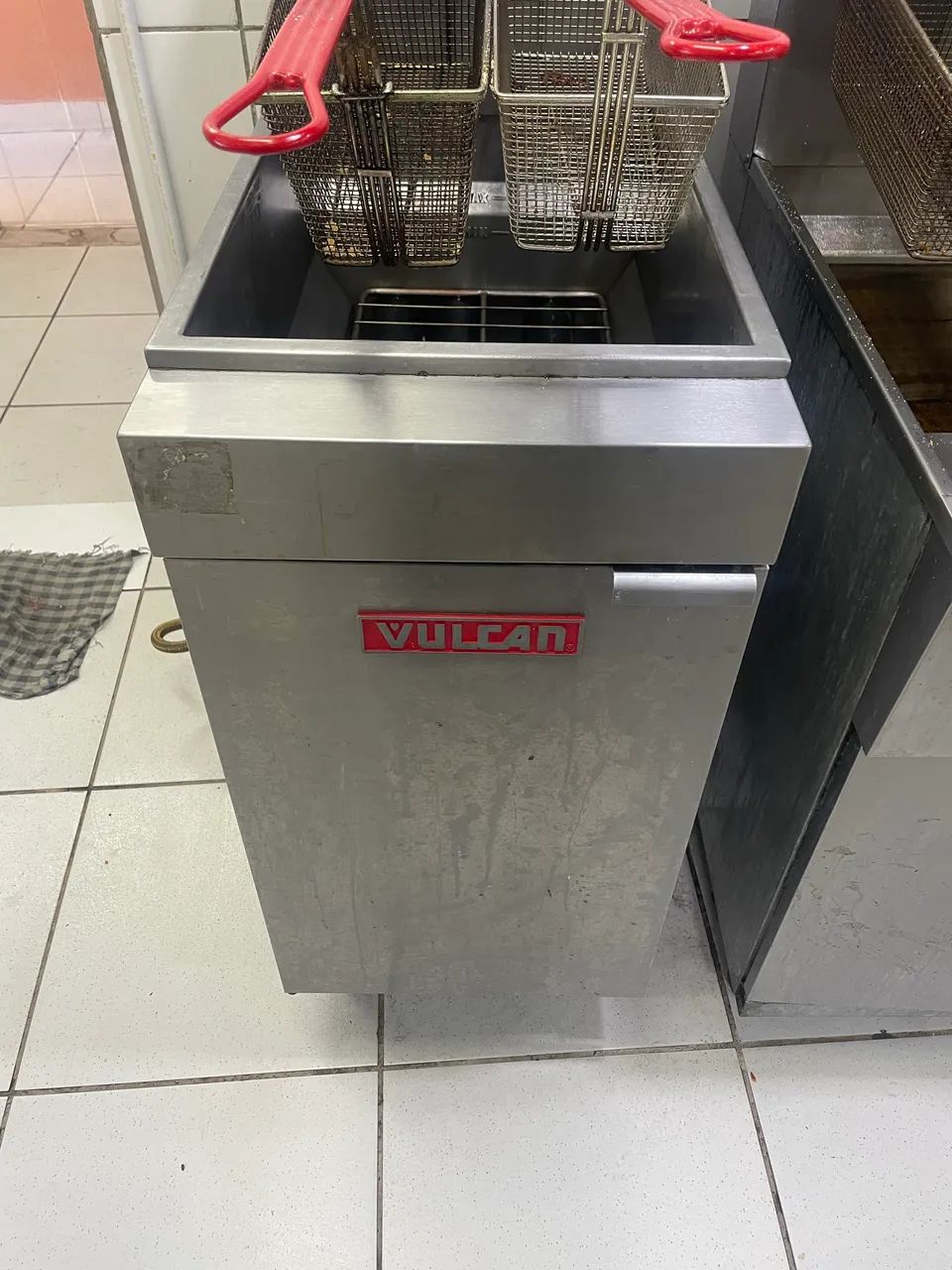 Vendo fritadeira industrial vulcan  - Foto 3