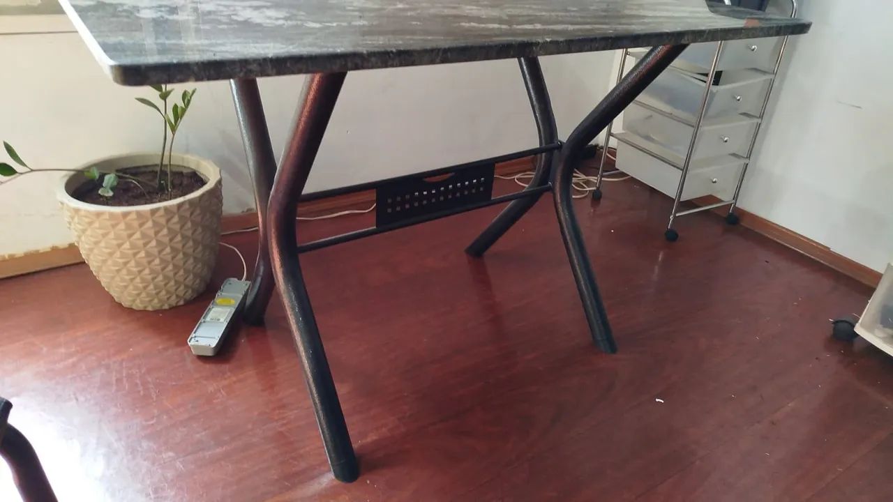 Mesa granito com 4 cadeiras 