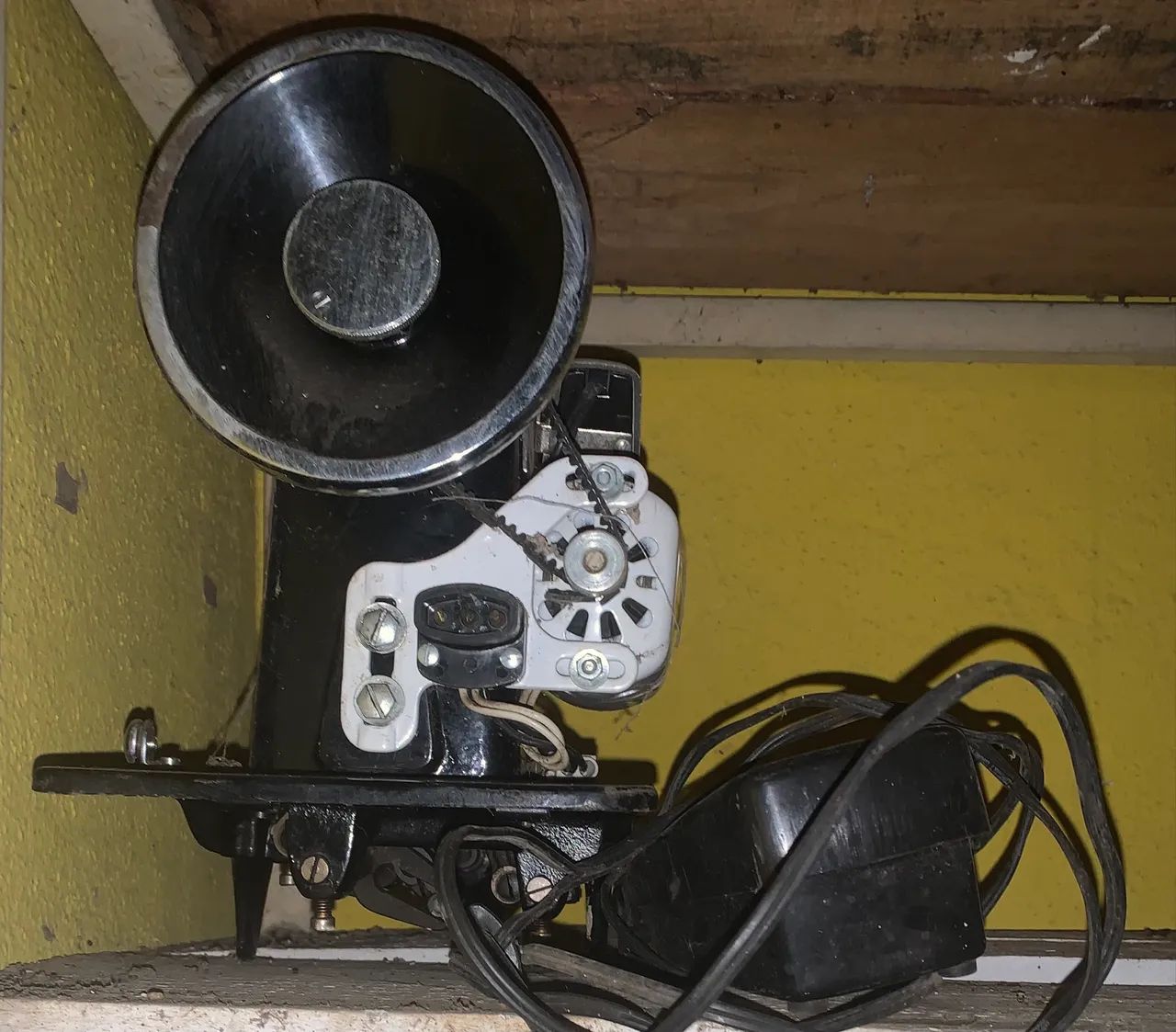 Máquina de costura vintage. - Foto 4