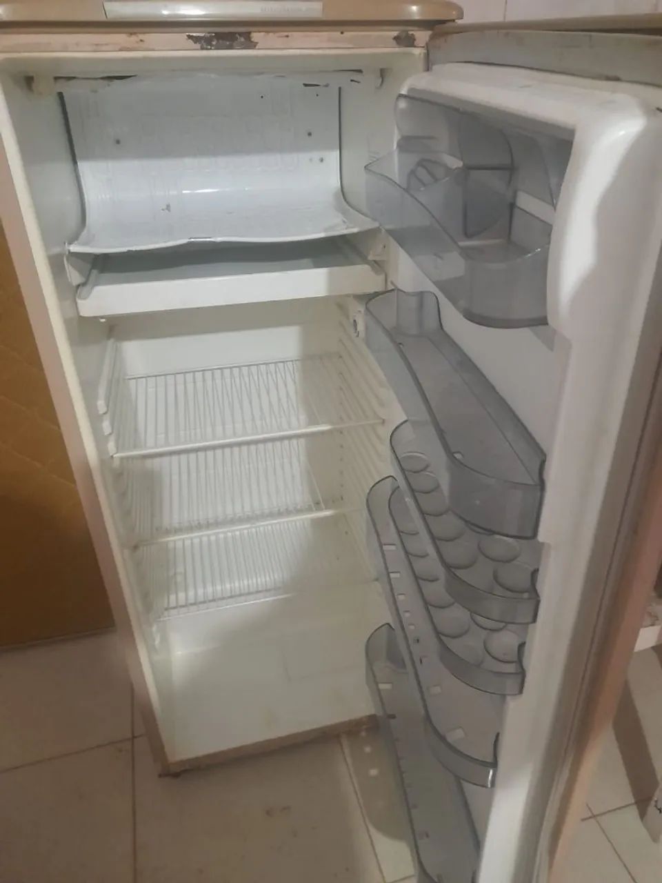 Vende-se geladeira funcionando perfeitamente  - Foto 2