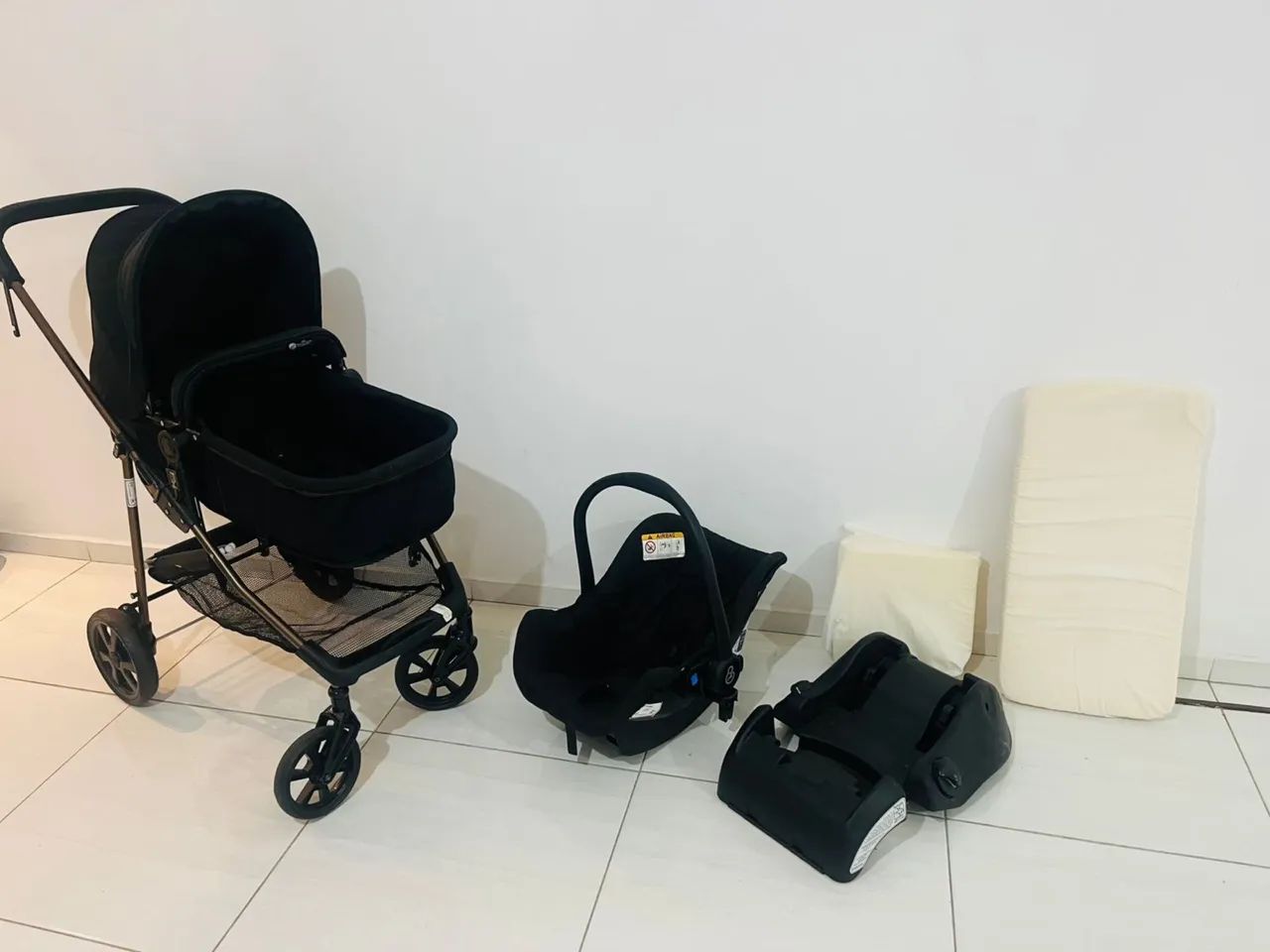 Carrinho de bebê Napoli Galzerano muito Novo