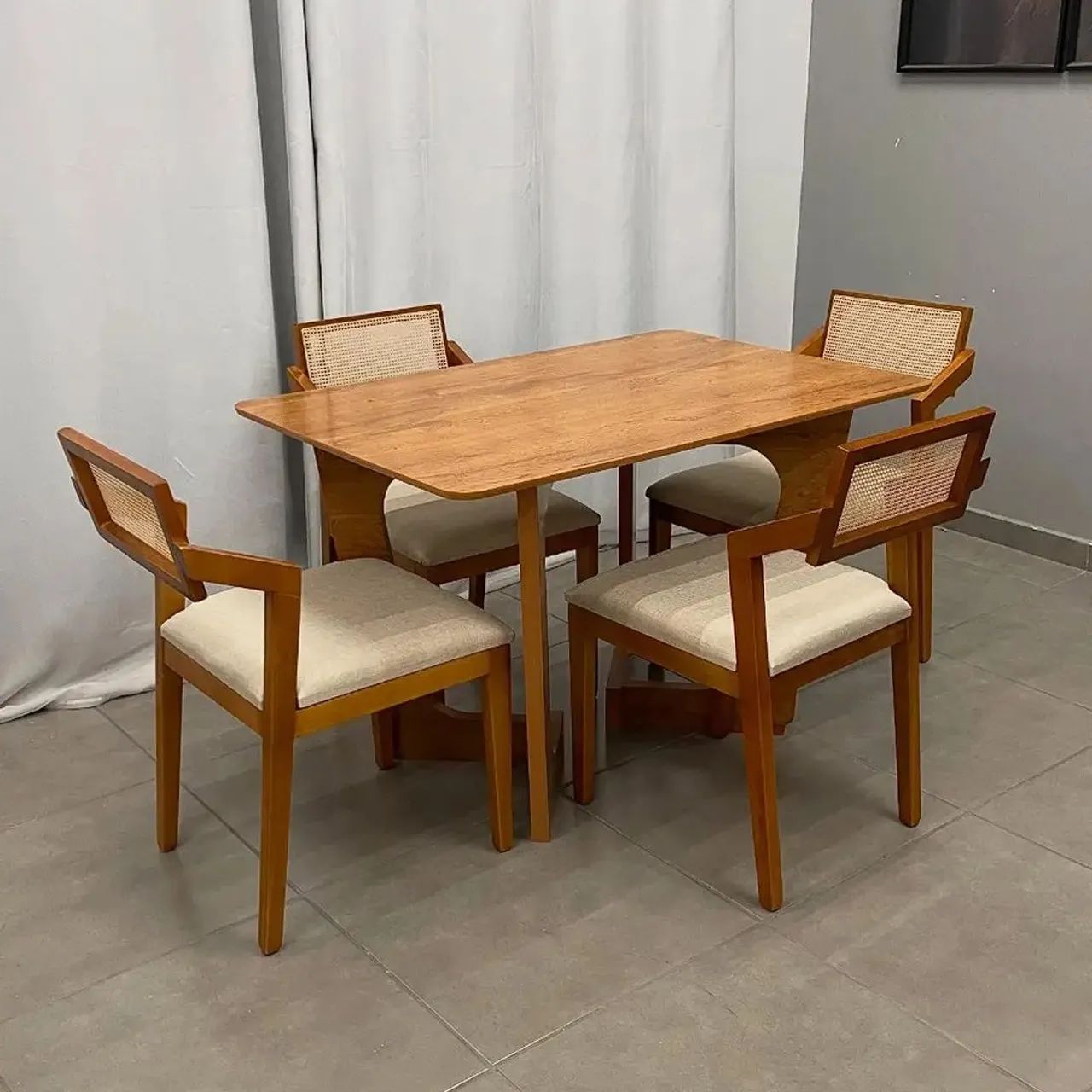Mesa Dubai com 4 cadeiras Berlim - Entrega Rápida 