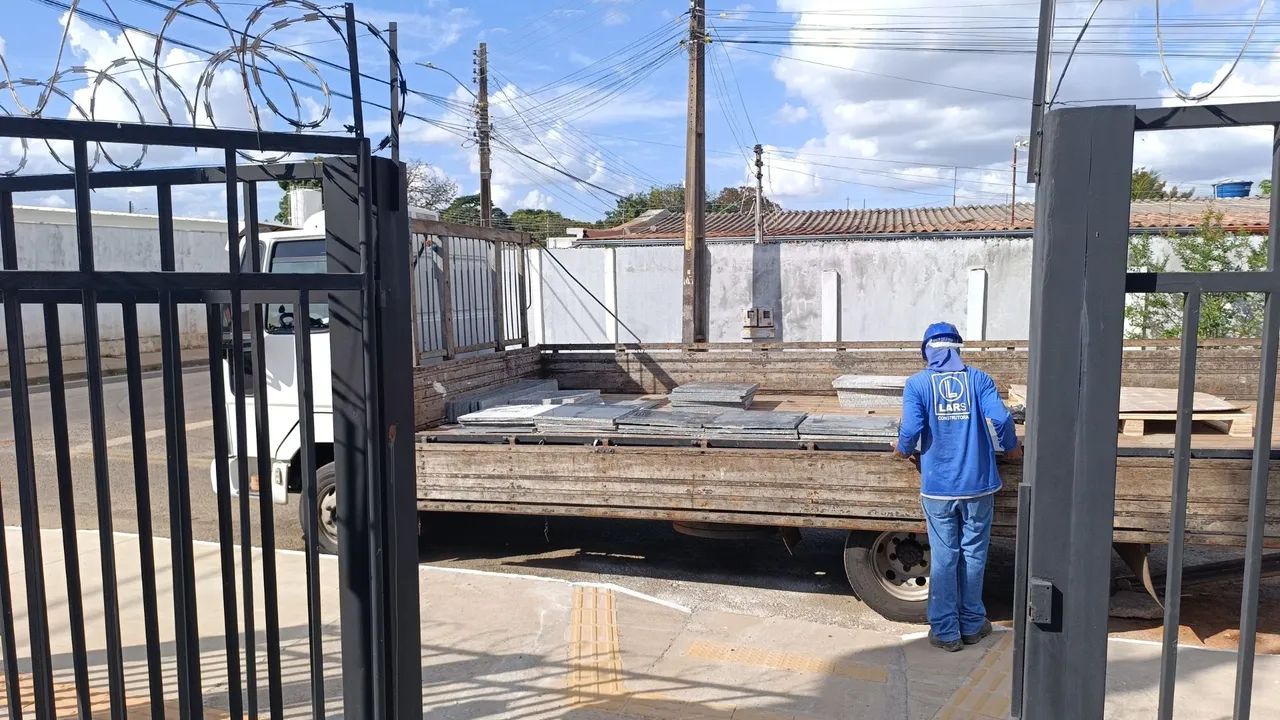 Frete caminhão 3/4 e toco carroceria aberta  - Foto 2