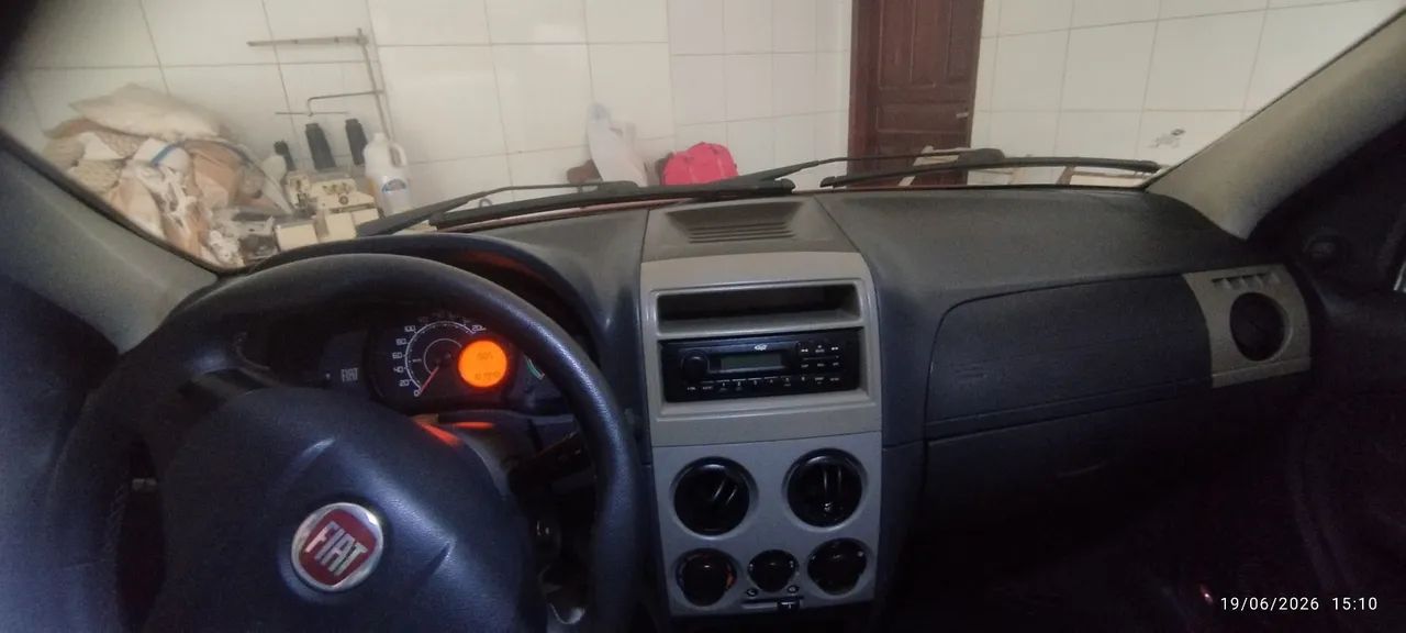 Fiat Palio Celebration 1.0 Fire Flex 8V 4P 2015 - Foto 2
