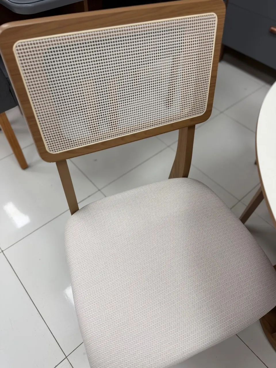 Mesa de Jantar Dalla Costa com 04 Cadeiras - Entrega Imediata - Foto 2