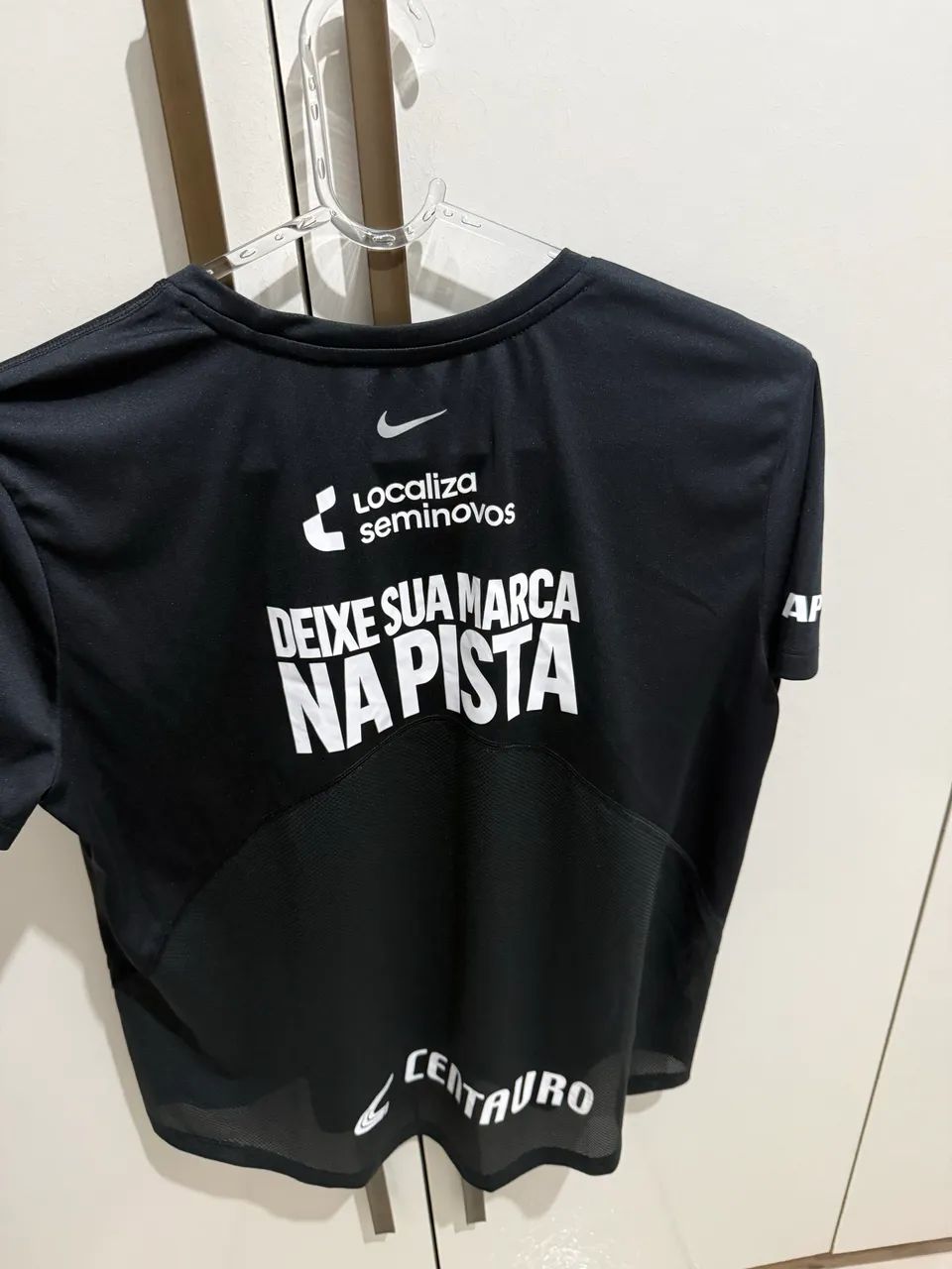 Camiseta Nike run desbrava preta M - Foto 3