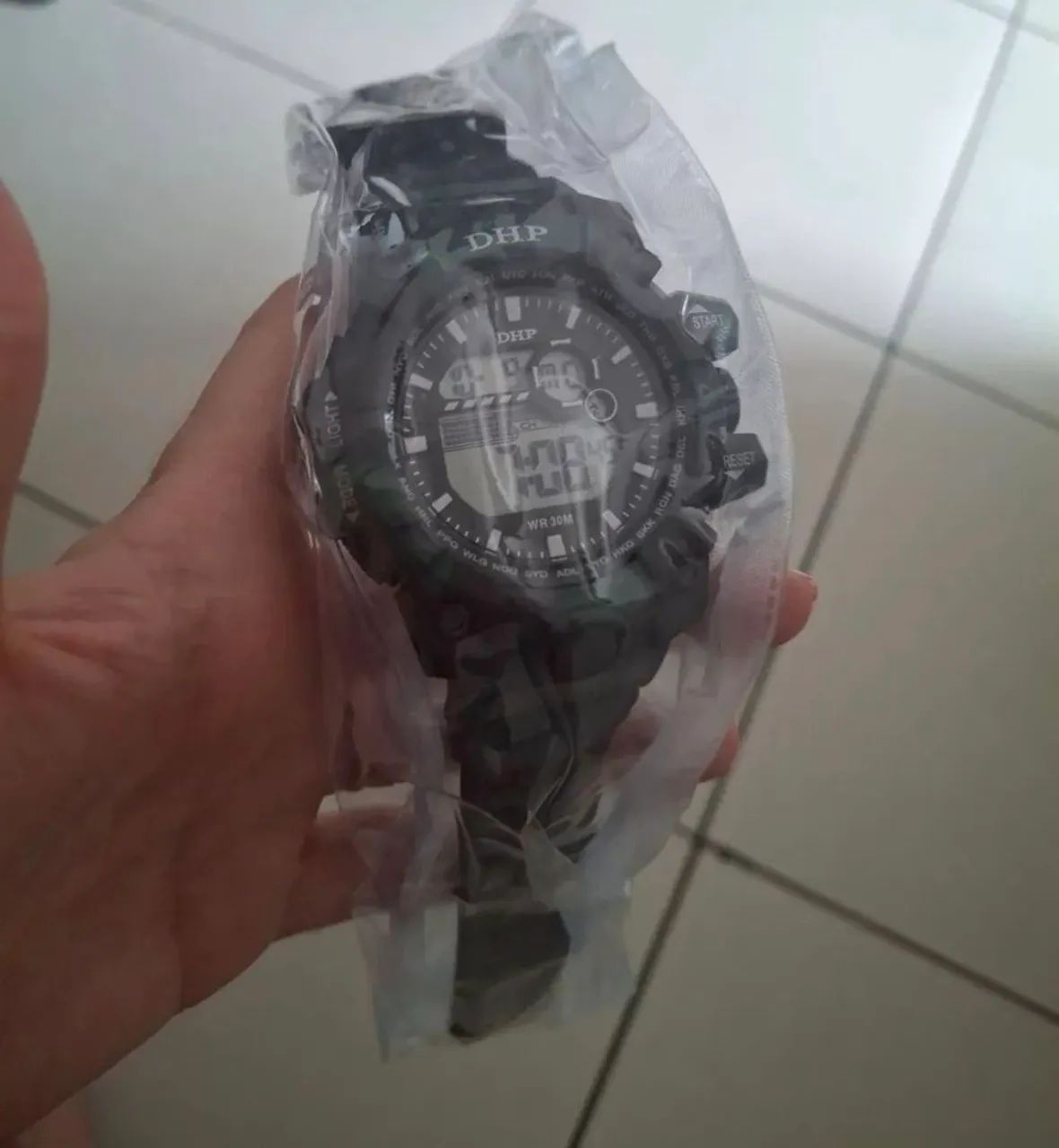 relógio dhp resistente a água,  estilo militar, com luz!