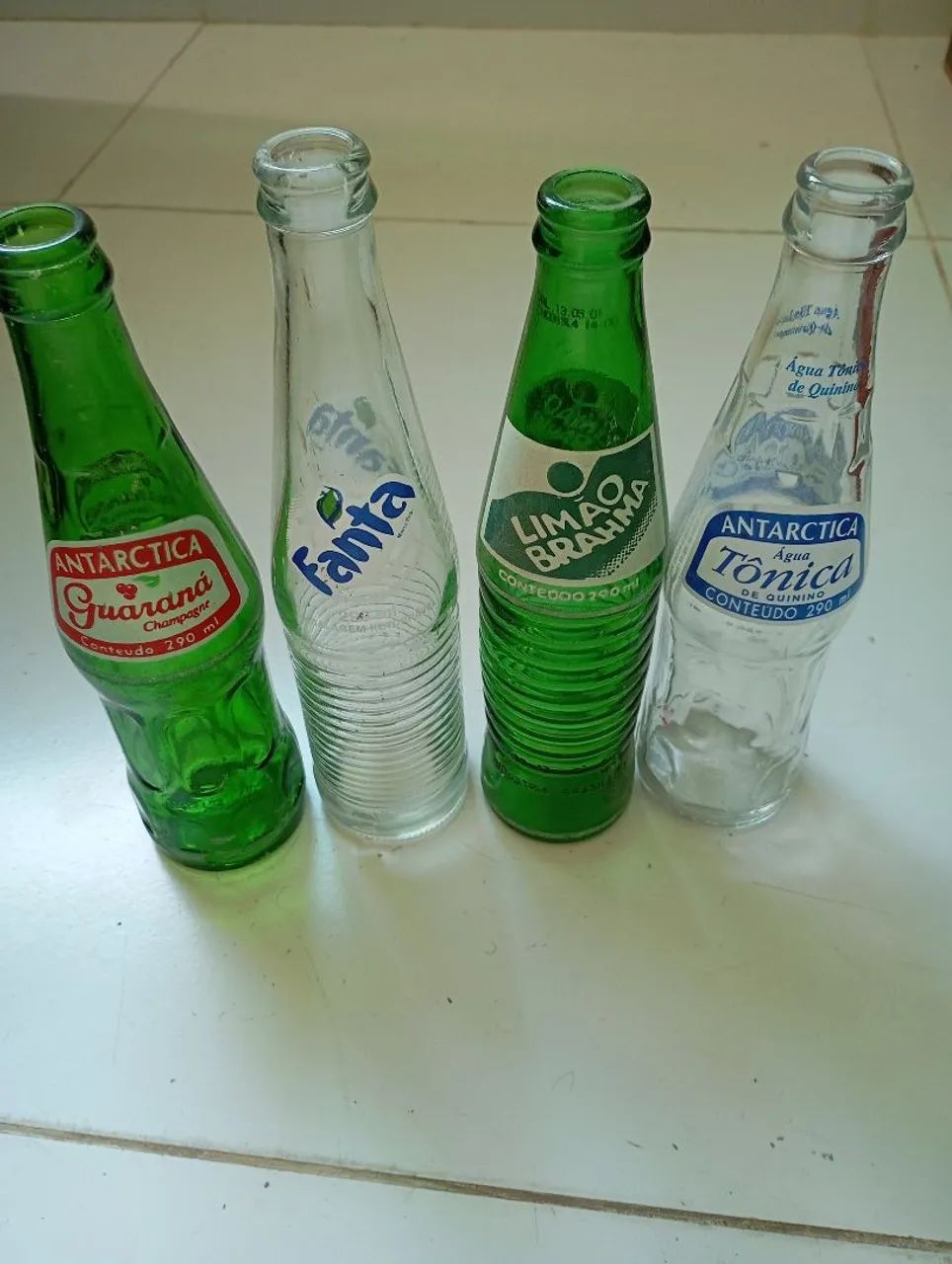 4 garrafinhas antigas para enfeitar mesa de aniversário 
