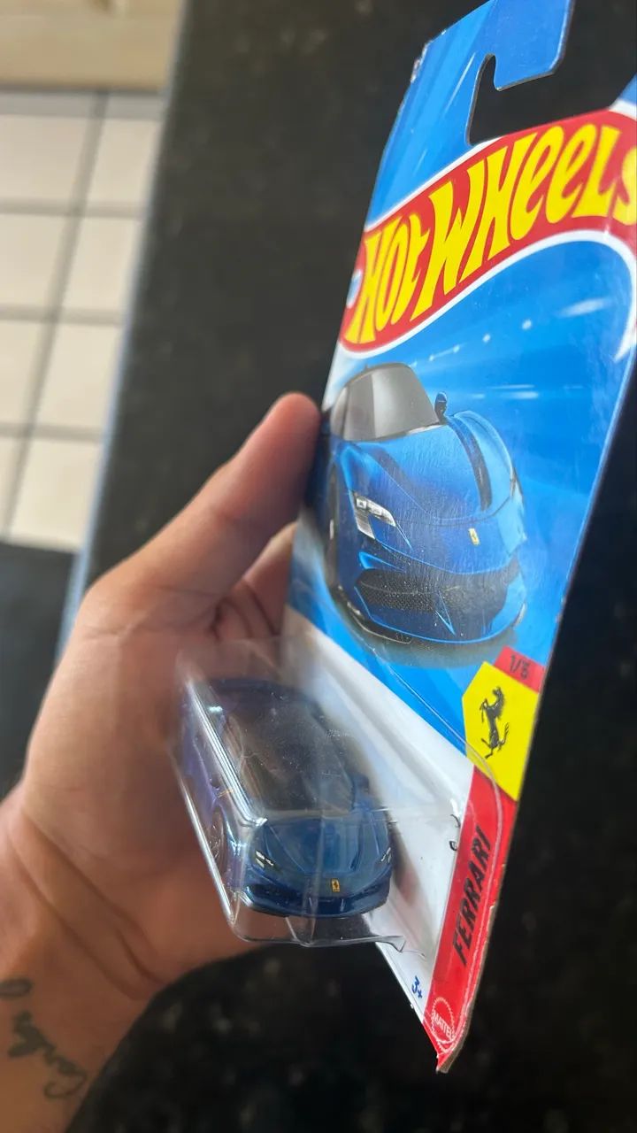 HotWheels Ferrari Stradale Azul - Foto 2