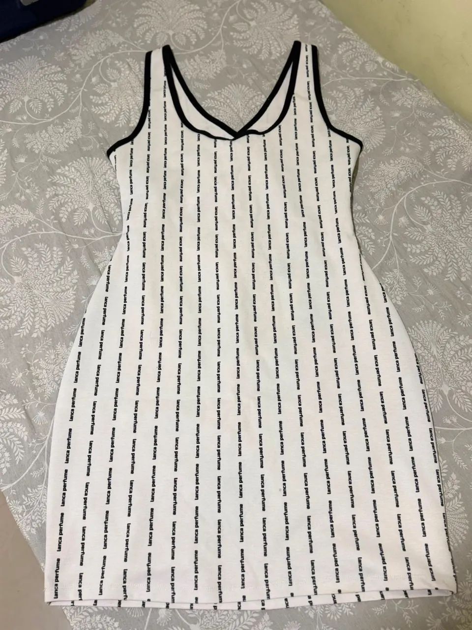 Vestido lança perfume 