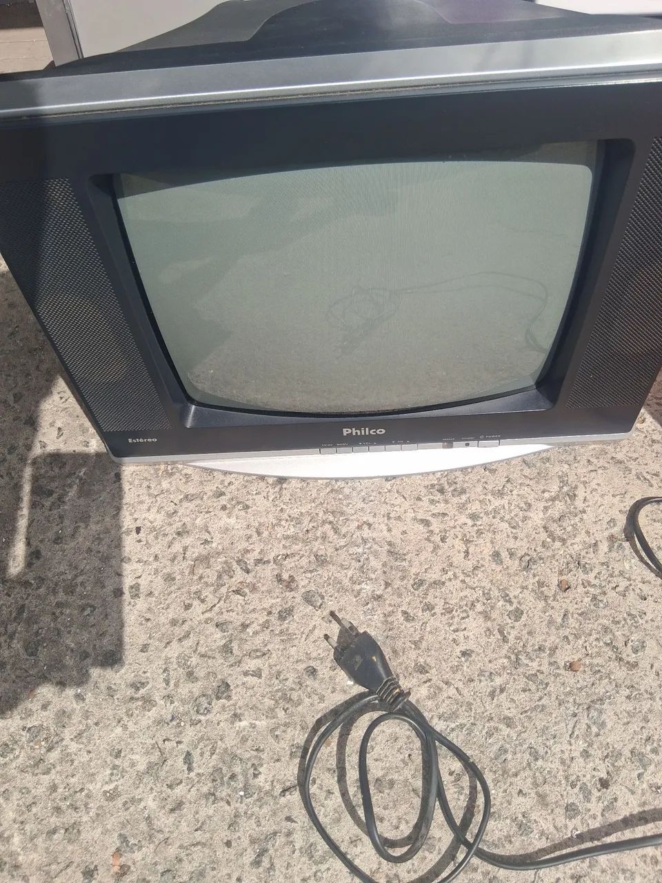 Tv pequena boa para vídeo game  e colorida
