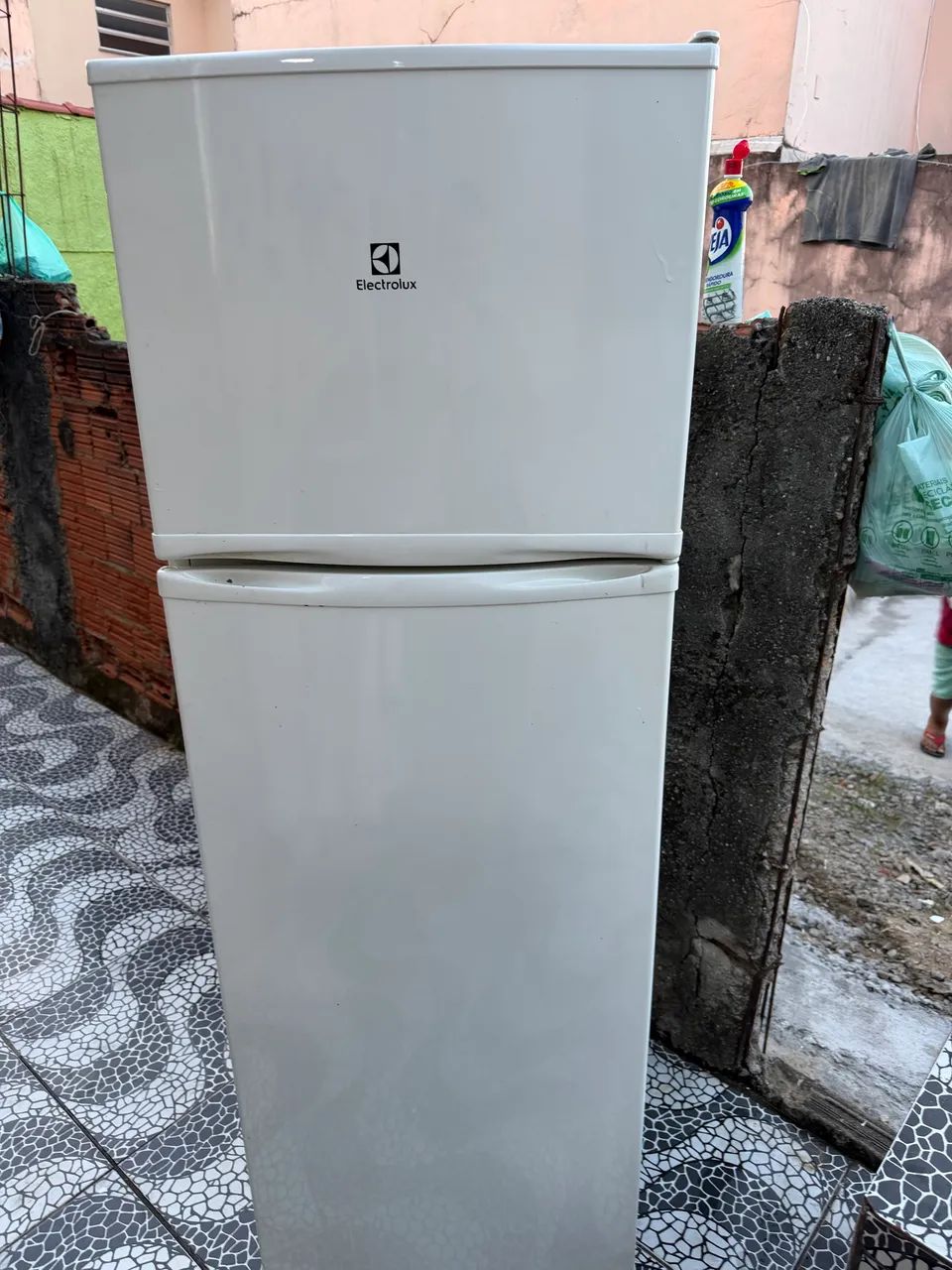 Geladeira Electrolux 260L duplex 