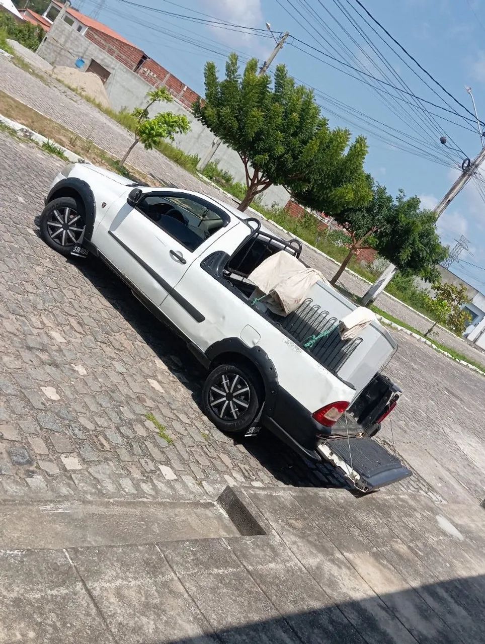 DISPONÍVEL PARA FRETES E PEQUENAS MUDANÇAS 
