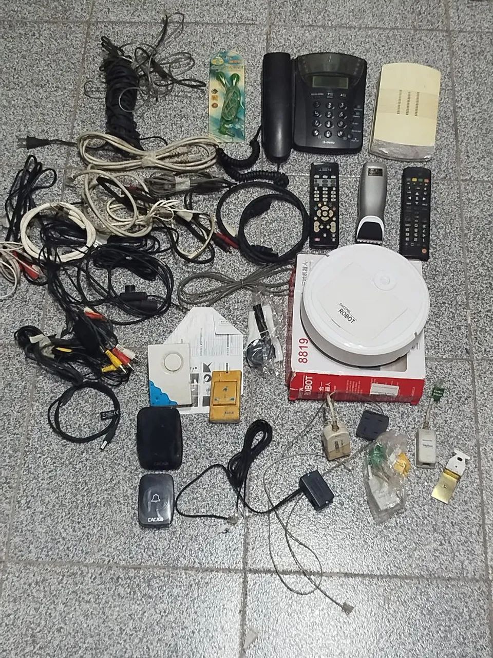 Lote Telefone Campainhas aspirador e cabos Ler Descrição do anúncio 