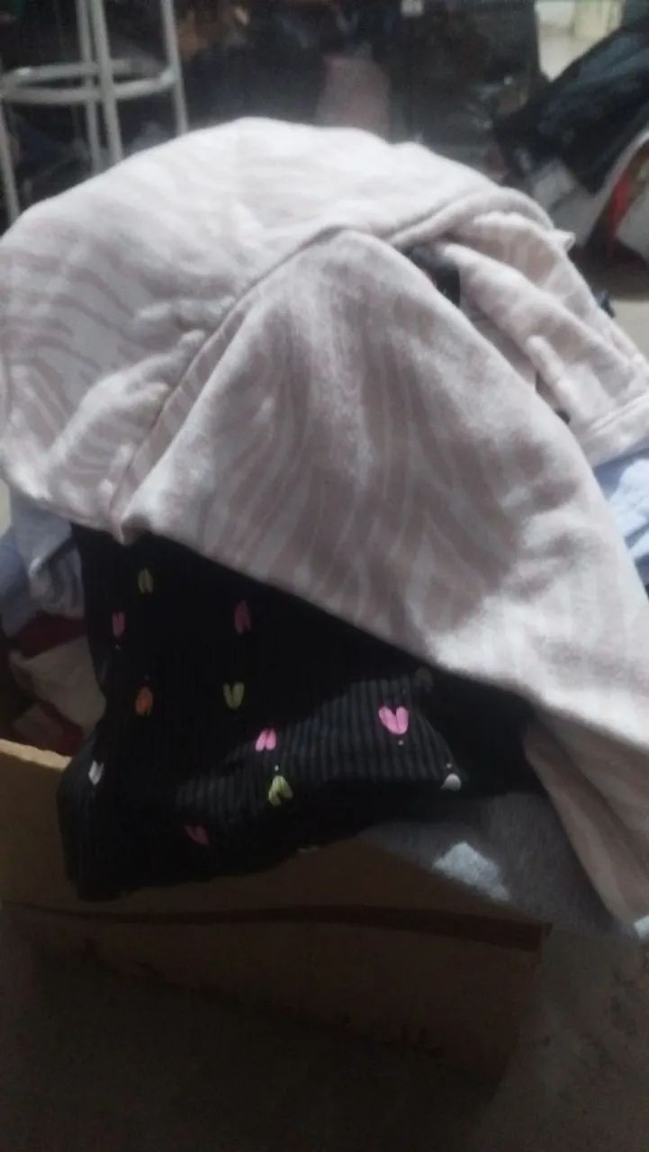 Lote de roupa para bazar - Foto 2