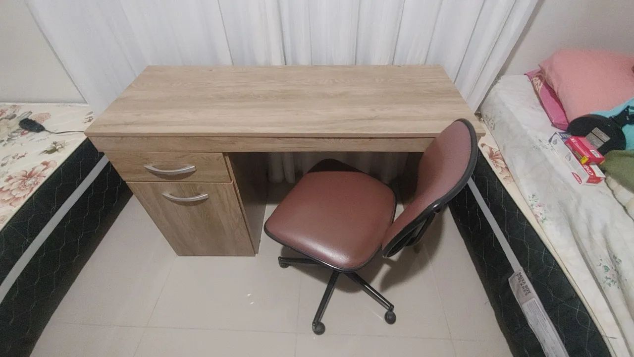 Escrivaninha com Cadeira giratória - Foto 3