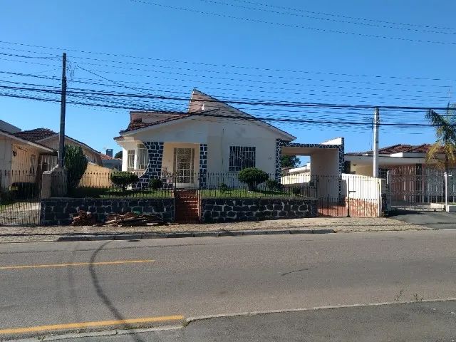 Casa estilo americano, com edícula nos fundos e acessibilidade