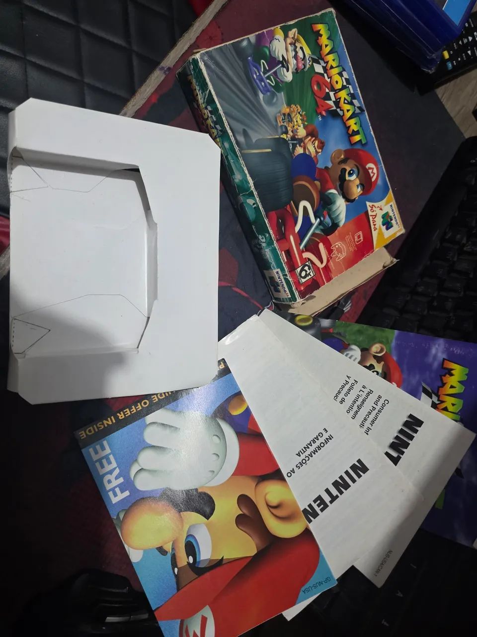Caixa com manual de mario 64