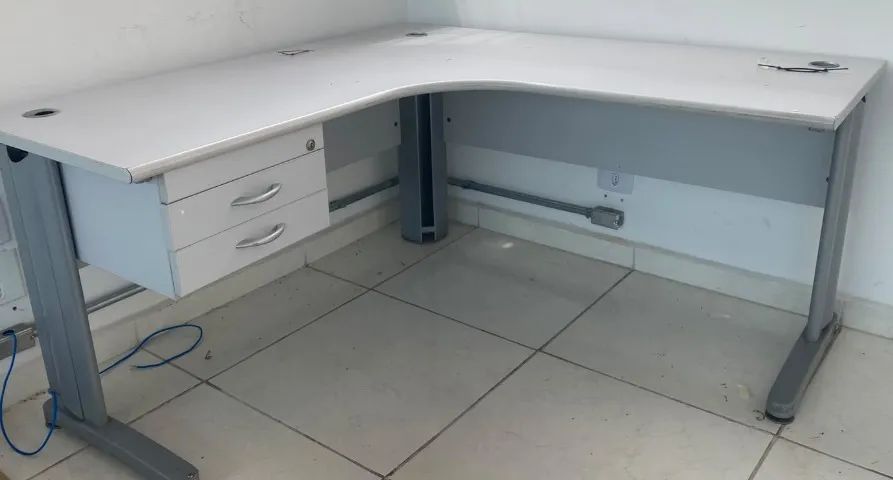 mesa l escritorio