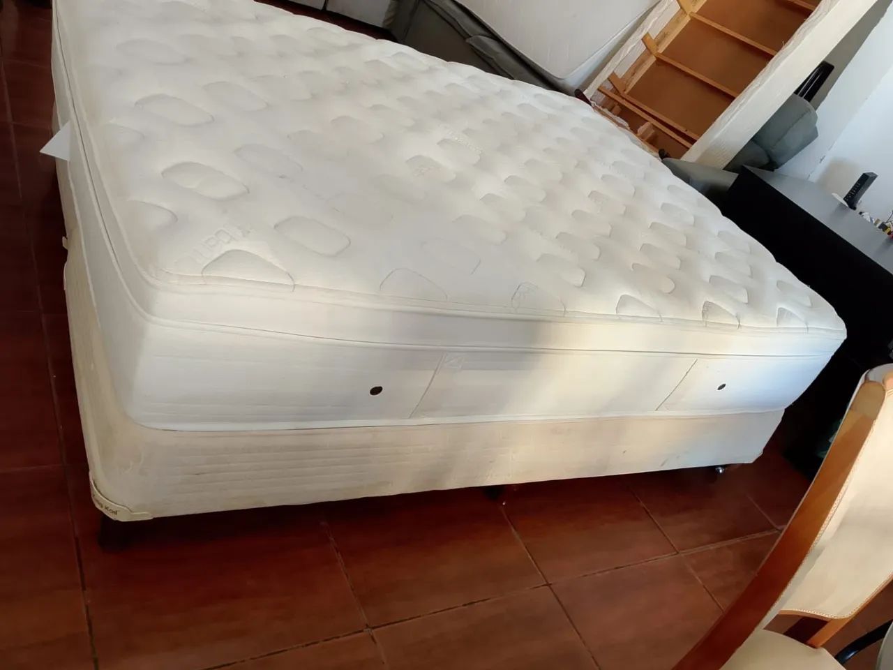 CAMA BOX QUEEN SIMMONS BAMBOO MOLAS ENSACADAS SEMI-NOVA  - Foto 2