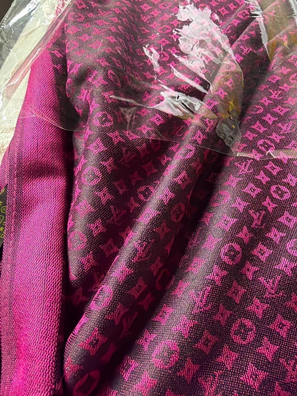 Echarpe LV pink and black  - Foto 2