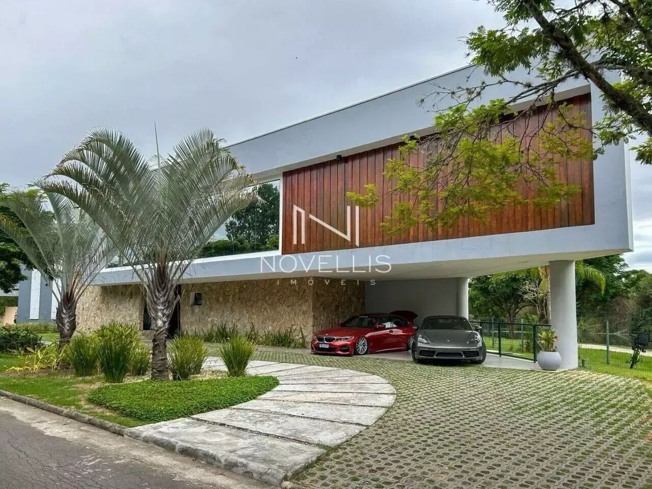 Casa para alugar com 5 dormitórios sendo 3 suítes - Jacareí